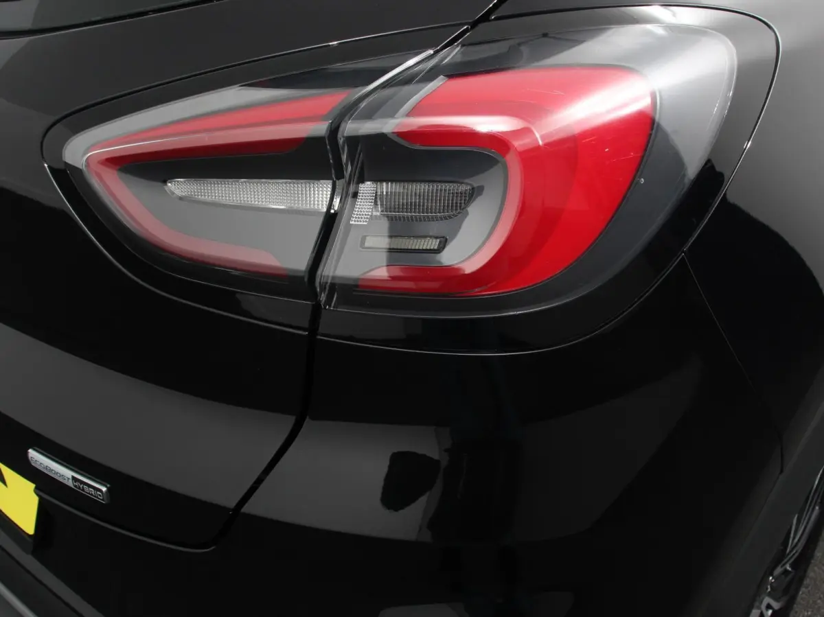 1.0 EcoBoost Automaat Titanium Climate control LED Verwarmde voorstoelen Parkeersensor achter Cruise control Stuurverwarming Navigatie Lane assist Apple Carplay / Android auto