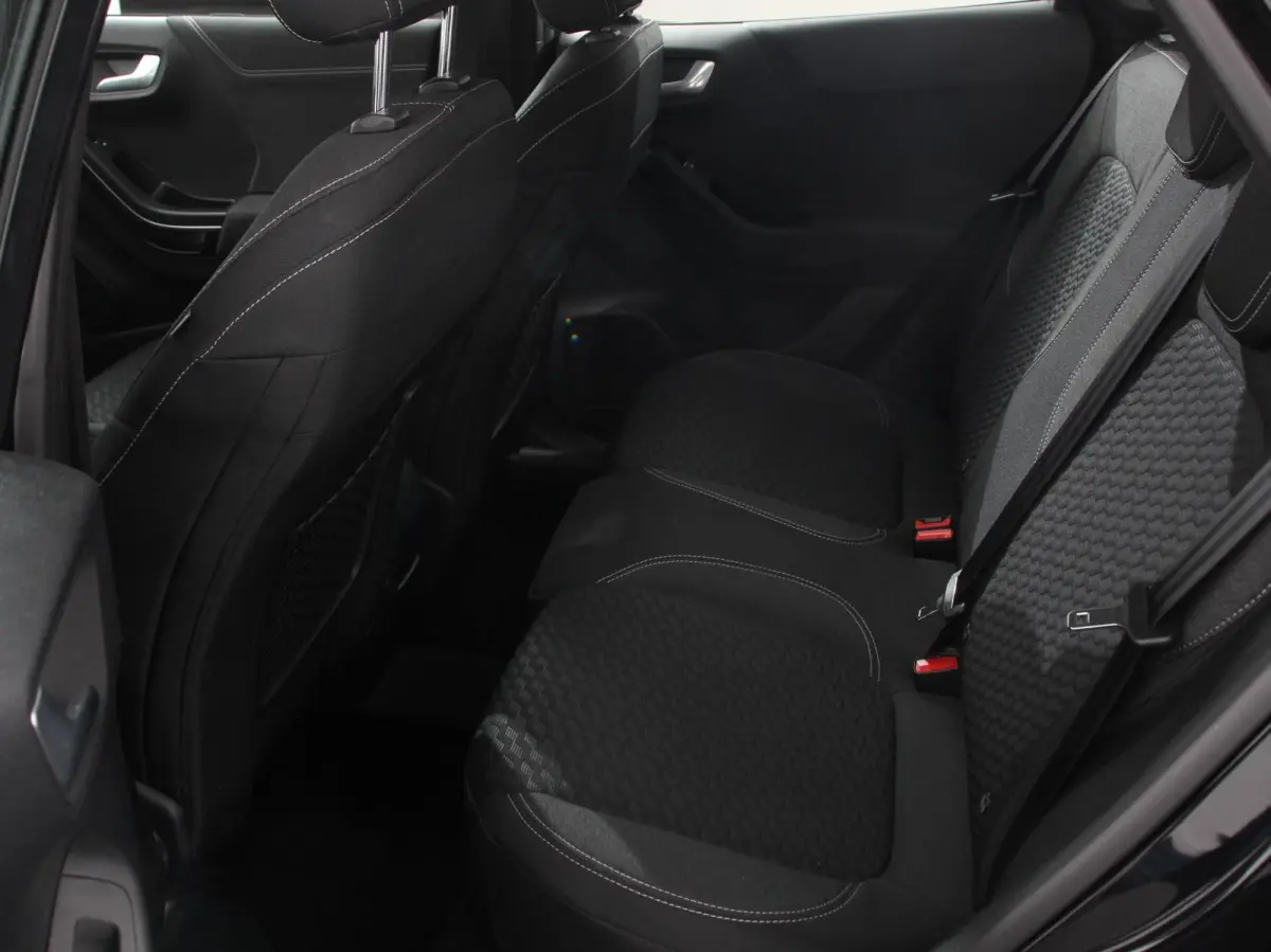 1.0 EcoBoost Automaat Titanium Climate control LED Verwarmde voorstoelen Parkeersensor achter Cruise control Stuurverwarming Navigatie Lane assist Apple Carplay / Android auto
