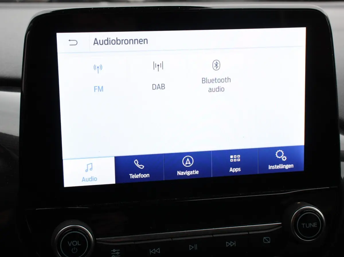 1.0 EcoBoost Automaat Titanium Climate control LED Verwarmde voorstoelen Parkeersensor achter Cruise control Stuurverwarming Navigatie Lane assist Apple Carplay / Android auto