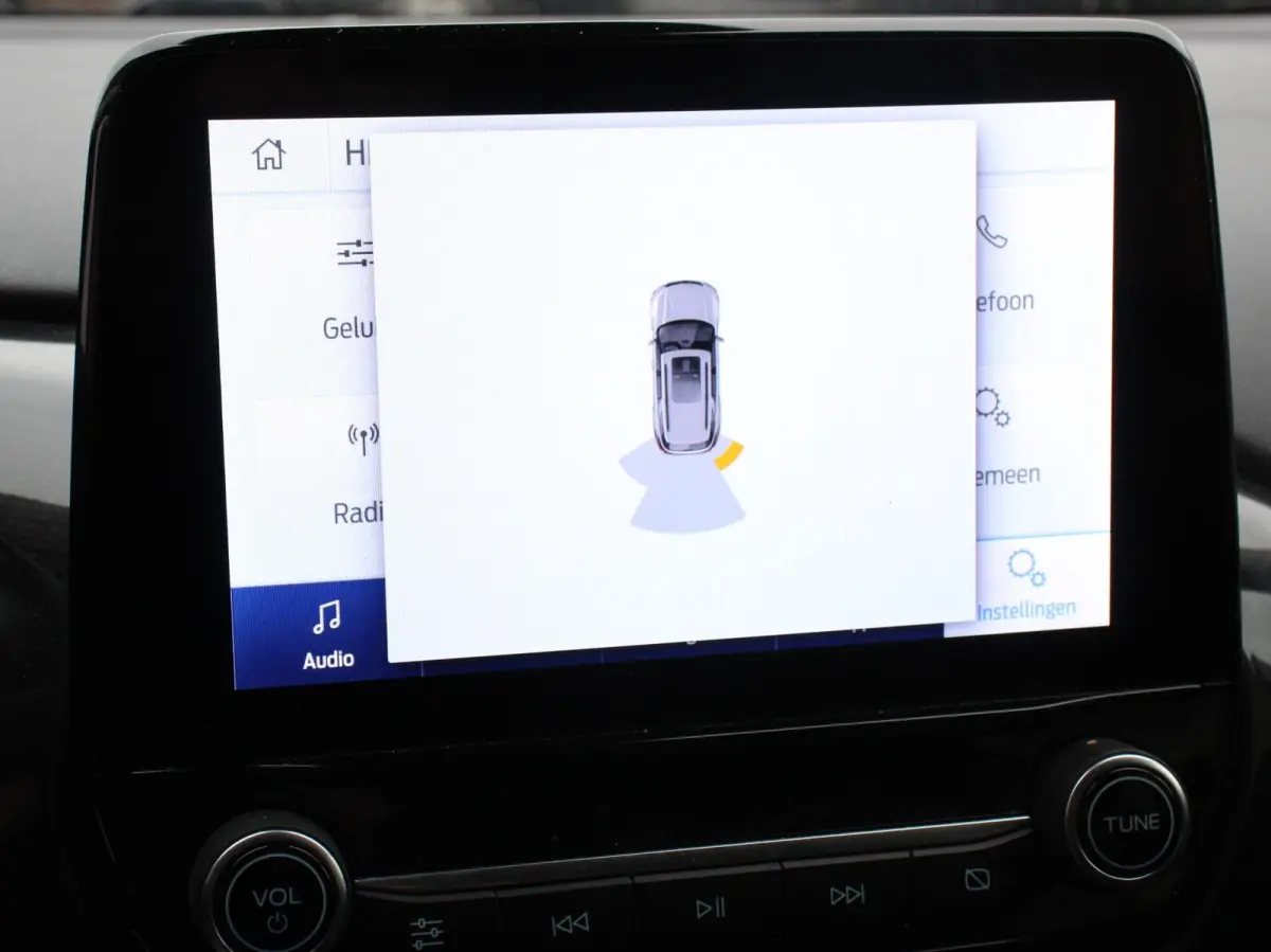 1.0 EcoBoost Automaat Titanium Climate control LED Verwarmde voorstoelen Parkeersensor achter Cruise control Stuurverwarming Navigatie Lane assist Apple Carplay / Android auto