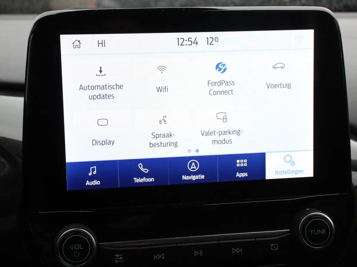 1.0 EcoBoost Automaat Titanium Climate control LED Verwarmde voorstoelen Parkeersensor achter Cruise control Stuurverwarming Navigatie Lane assist Apple Carplay / Android auto
