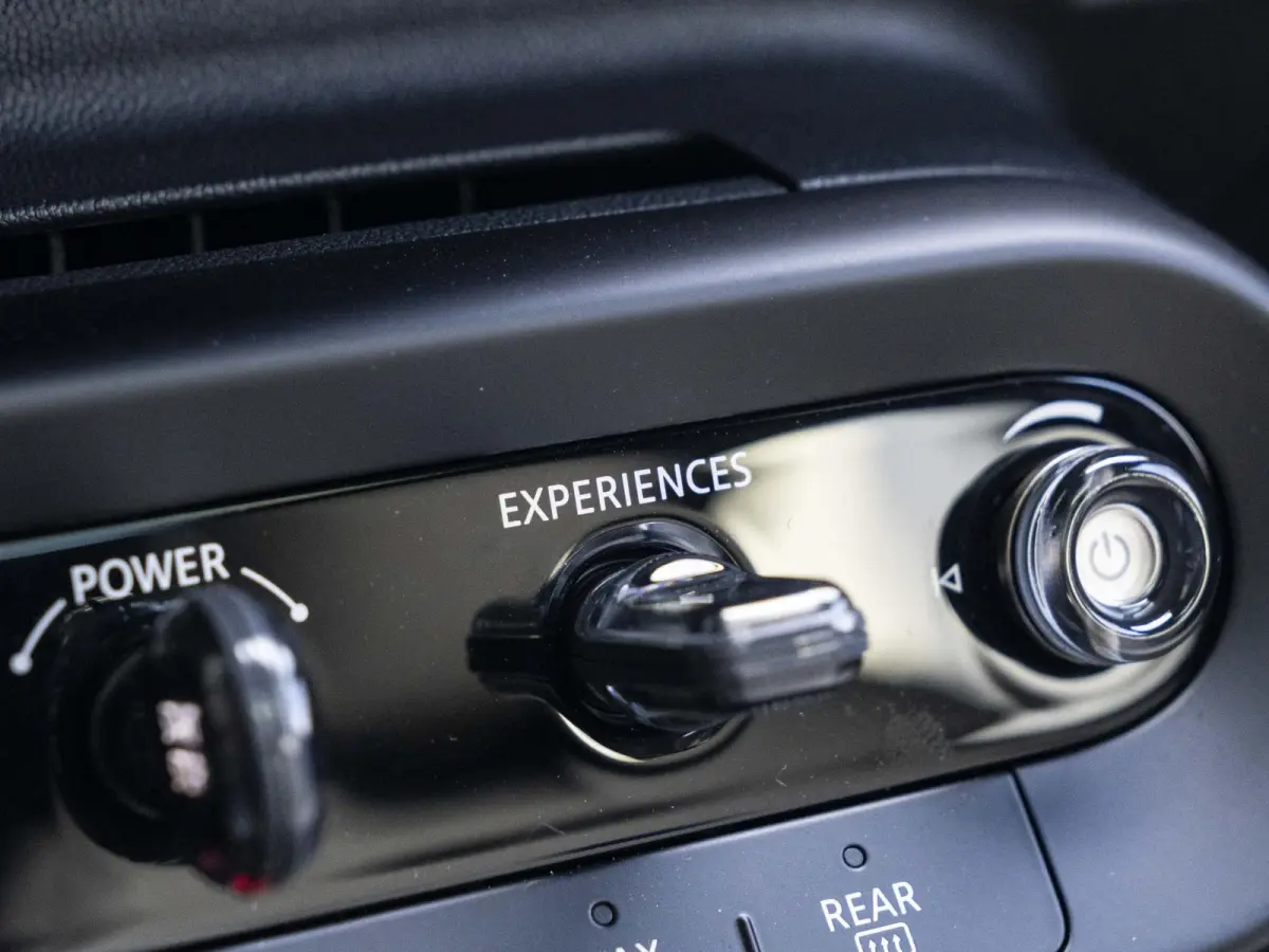 E John Cooper Works L-pakket | Glazen panoramadak | Harman Kardon | MINI Head-Up Display | 360'camera |