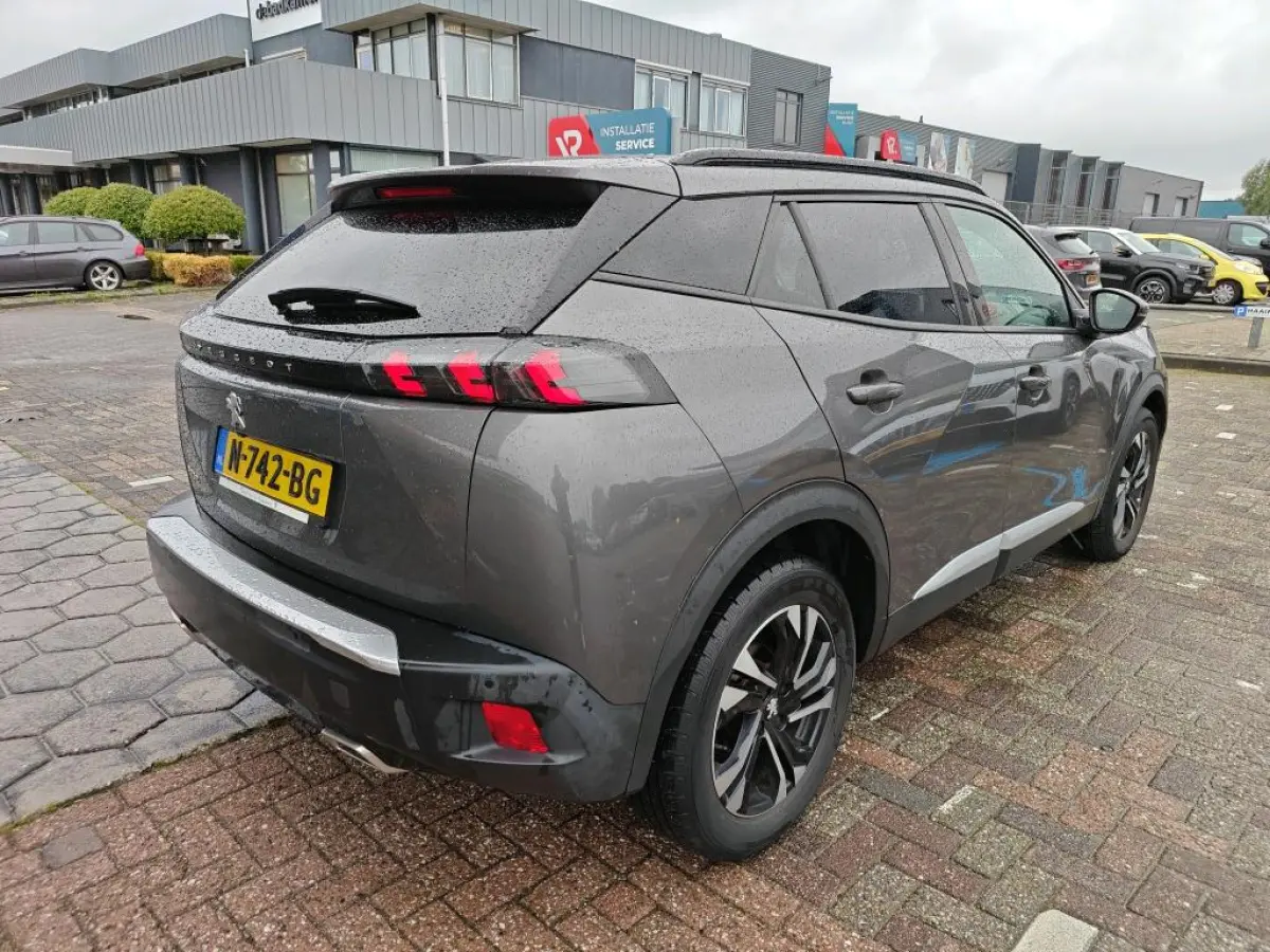 1.2 PureTech 130pk EAT8 Allure Pack | Automaat | Navigatie | Camera | Apple carplay | NL auto | Keyless | 70.000km |