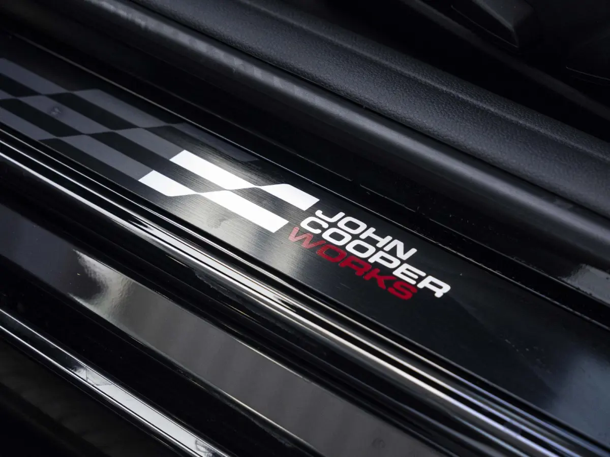 JCW John Cooper Works XL-pakket | Elektrisch verstelbare stoelen | Glazen panoramadak | Stoel & Stuurverwarming | 360' Camera |