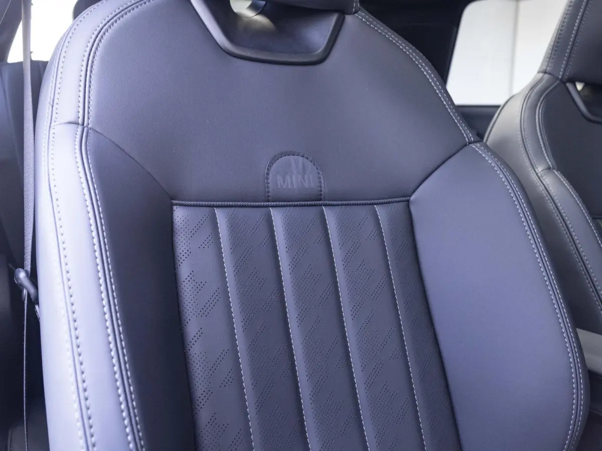 JCW John Cooper Works XL-pakket | Elektrisch verstelbare stoelen | Glazen panoramadak | Stoel & Stuurverwarming | 360' Camera |