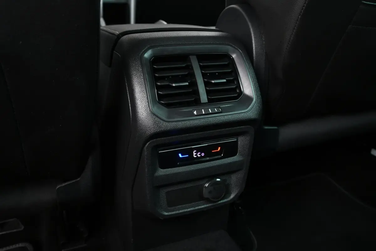 1.4 TSI eHybrid R-Line Business+ | SOH 98,93%