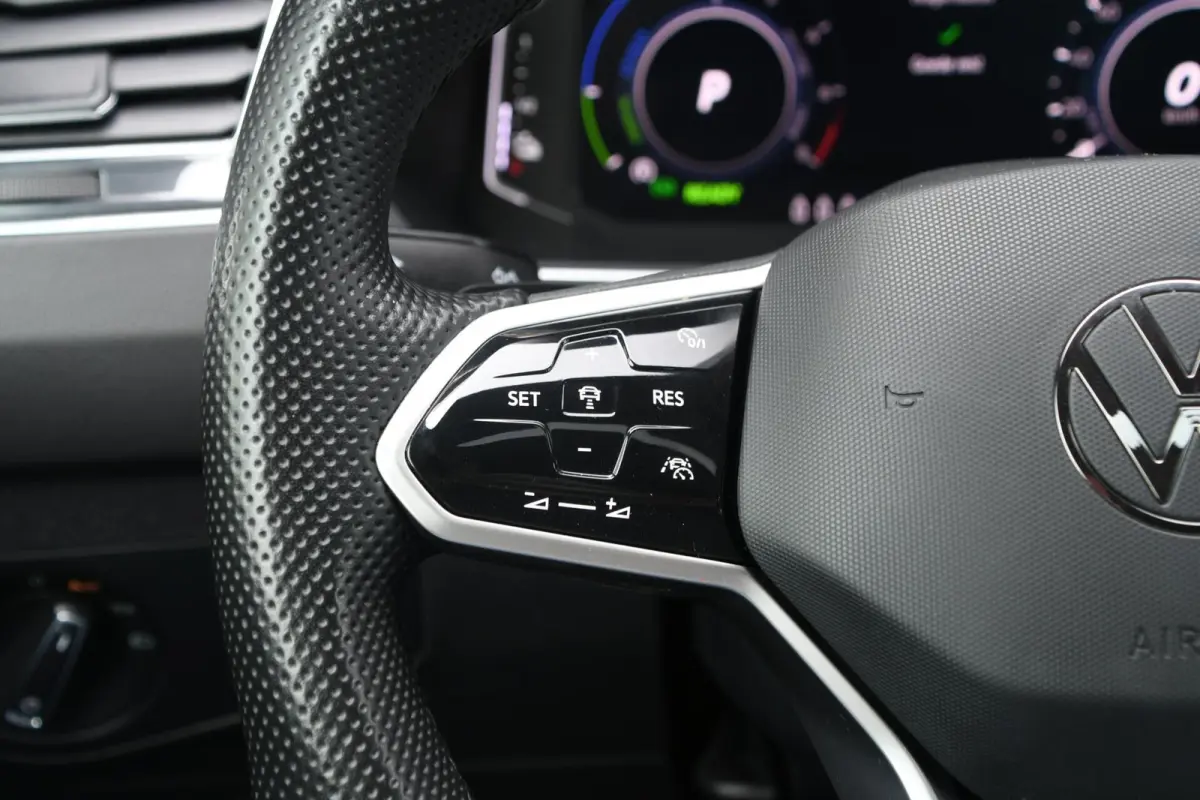 1.4 TSI eHybrid R-Line Business+ | SOH 98,93%