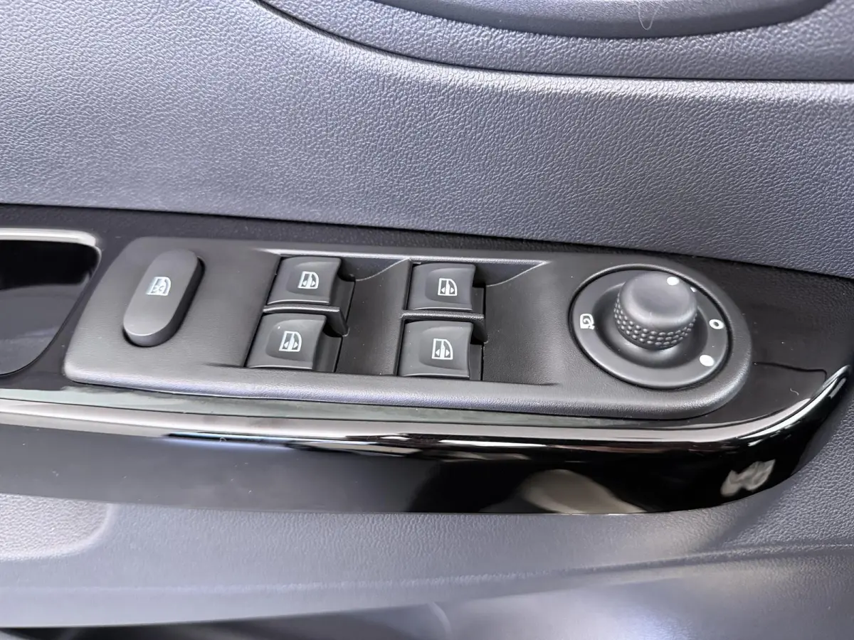 TCe 120 EDC Xmod | Automaat | Trekhaak | Navigatie | Climate Control |