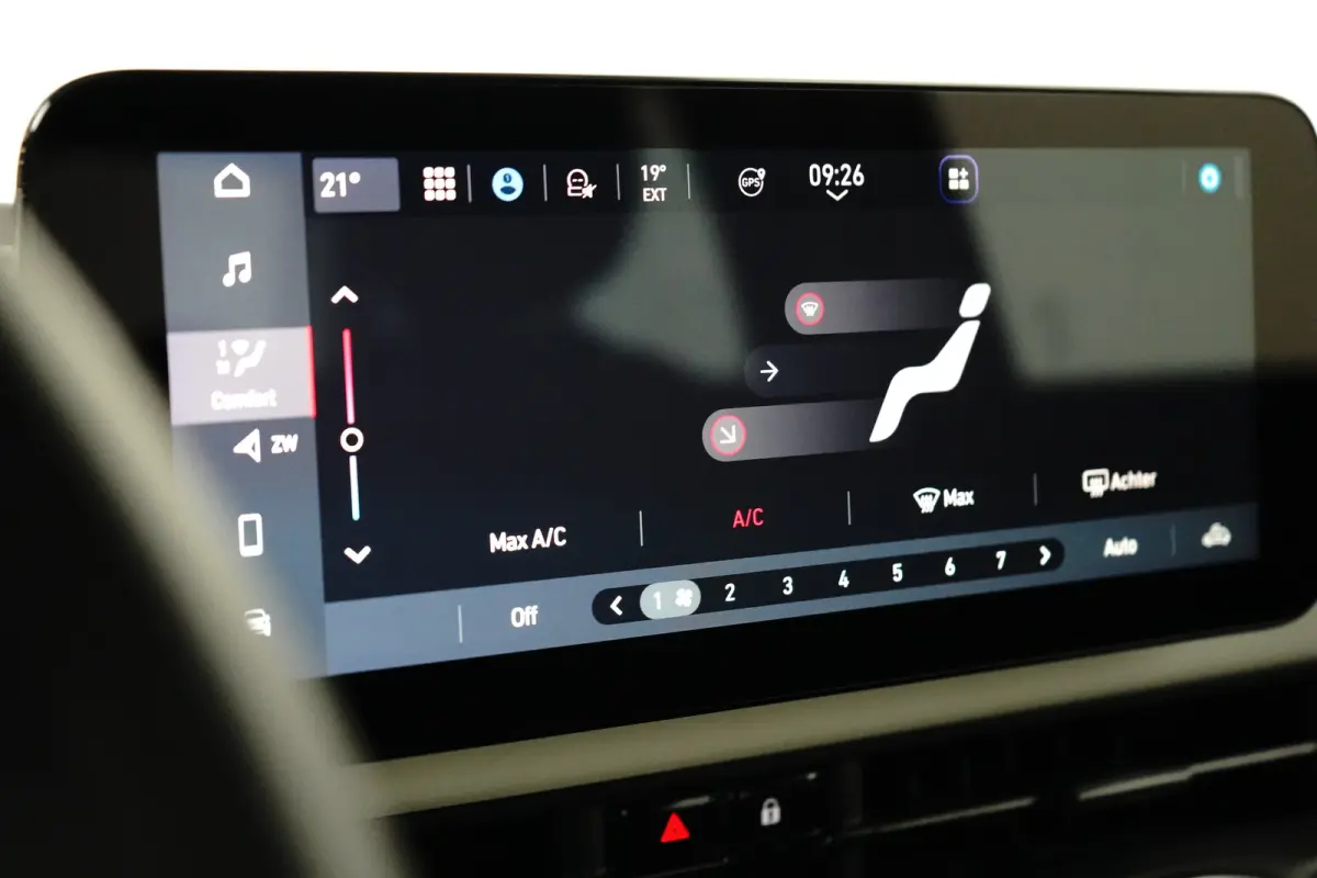 Lim. Icon | Achteruitrijcamera | Keyless | Apple car Android auto | Keyless | Cruise control | Navi | DAB | LED