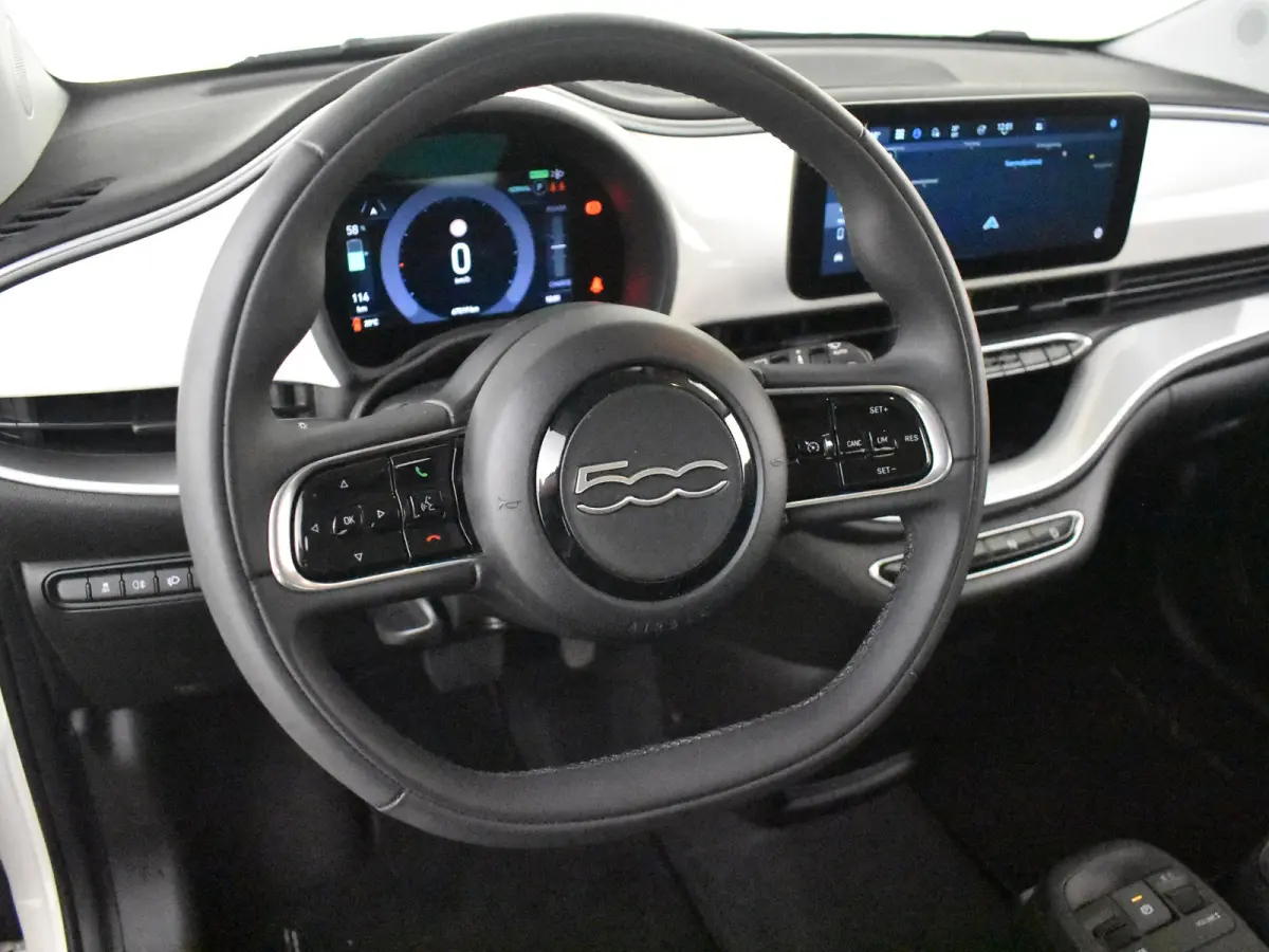 Lim. Icon | Achteruitrijcamera | Keyless | Apple car Android auto | Keyless | Cruise control | Navi | DAB | LED