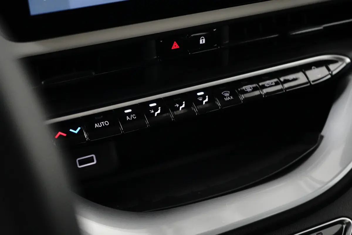 Lim. Icon | Achteruitrijcamera | Keyless | Apple car Android auto | Keyless | Cruise control | Navi | DAB | LED