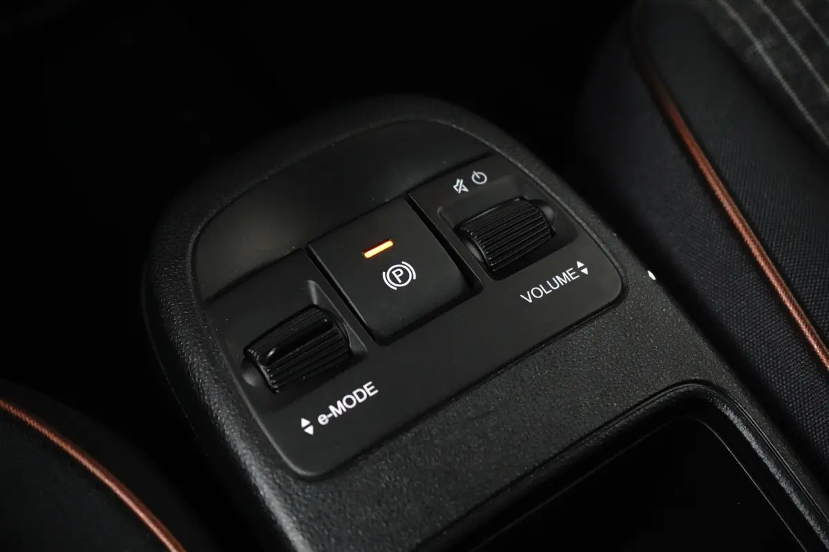 Lim. Icon | Achteruitrijcamera | Keyless | Apple car Android auto | Keyless | Cruise control | Navi | DAB | LED