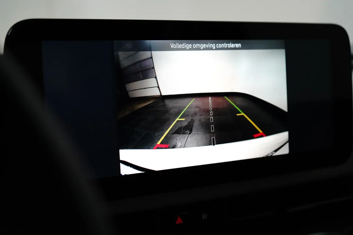 Lim. Icon | Achteruitrijcamera | Keyless | Apple car Android auto | Keyless | Cruise control | Navi | DAB | LED