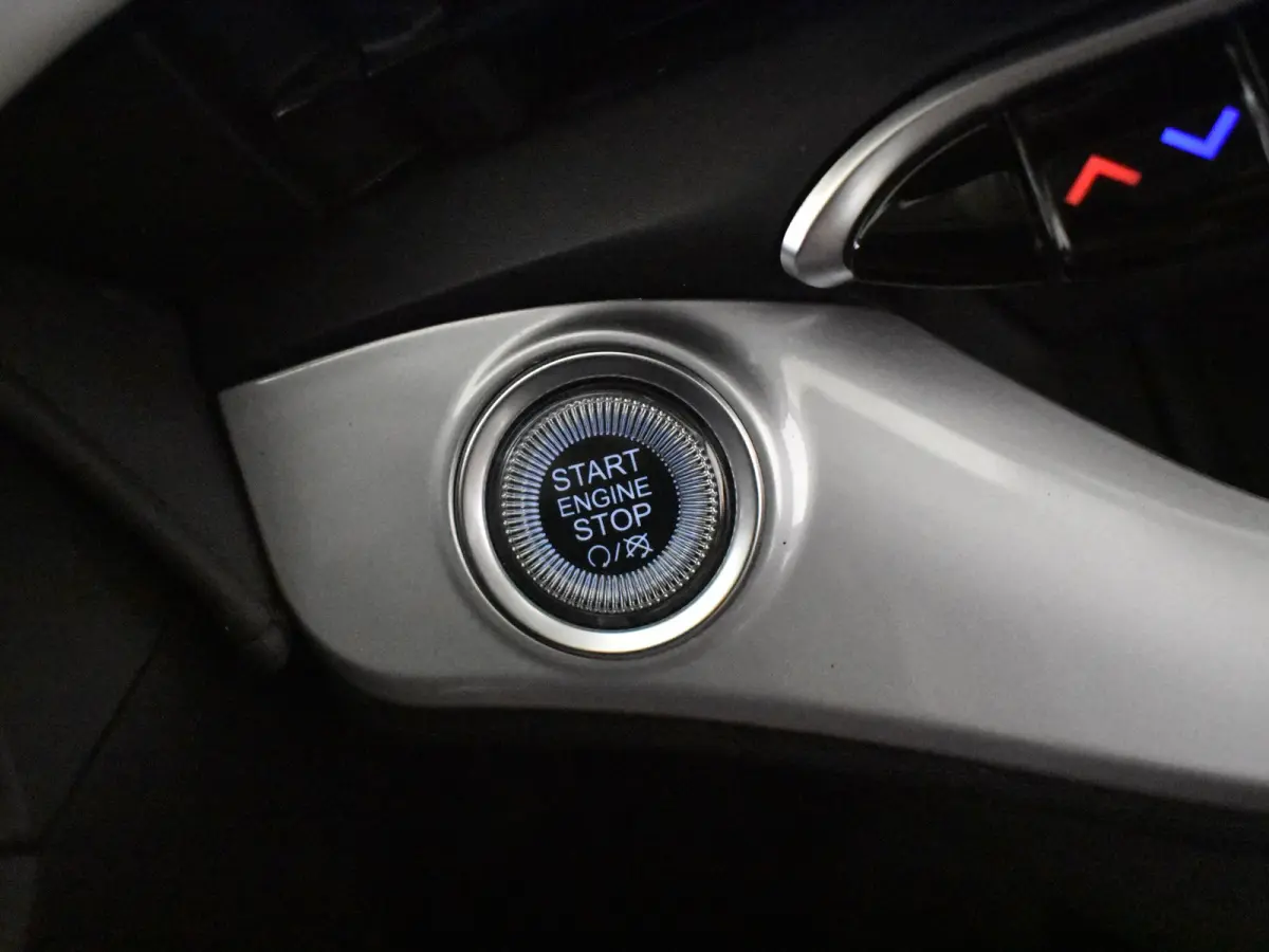 Lim. Icon | Achteruitrijcamera | Keyless | Apple car Android auto | Keyless | Cruise control | Navi | DAB | LED