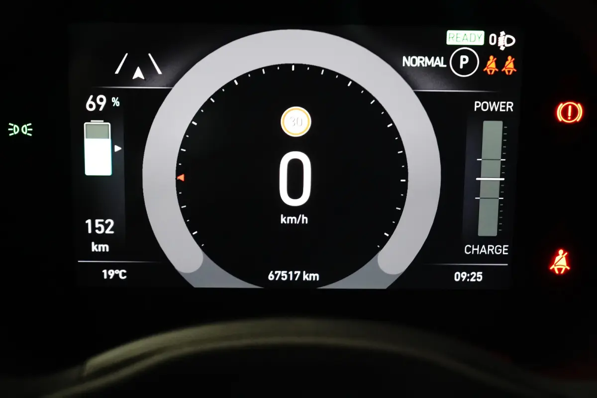 Lim. Icon | Achteruitrijcamera | Keyless | Apple car Android auto | Keyless | Cruise control | Navi | DAB | LED