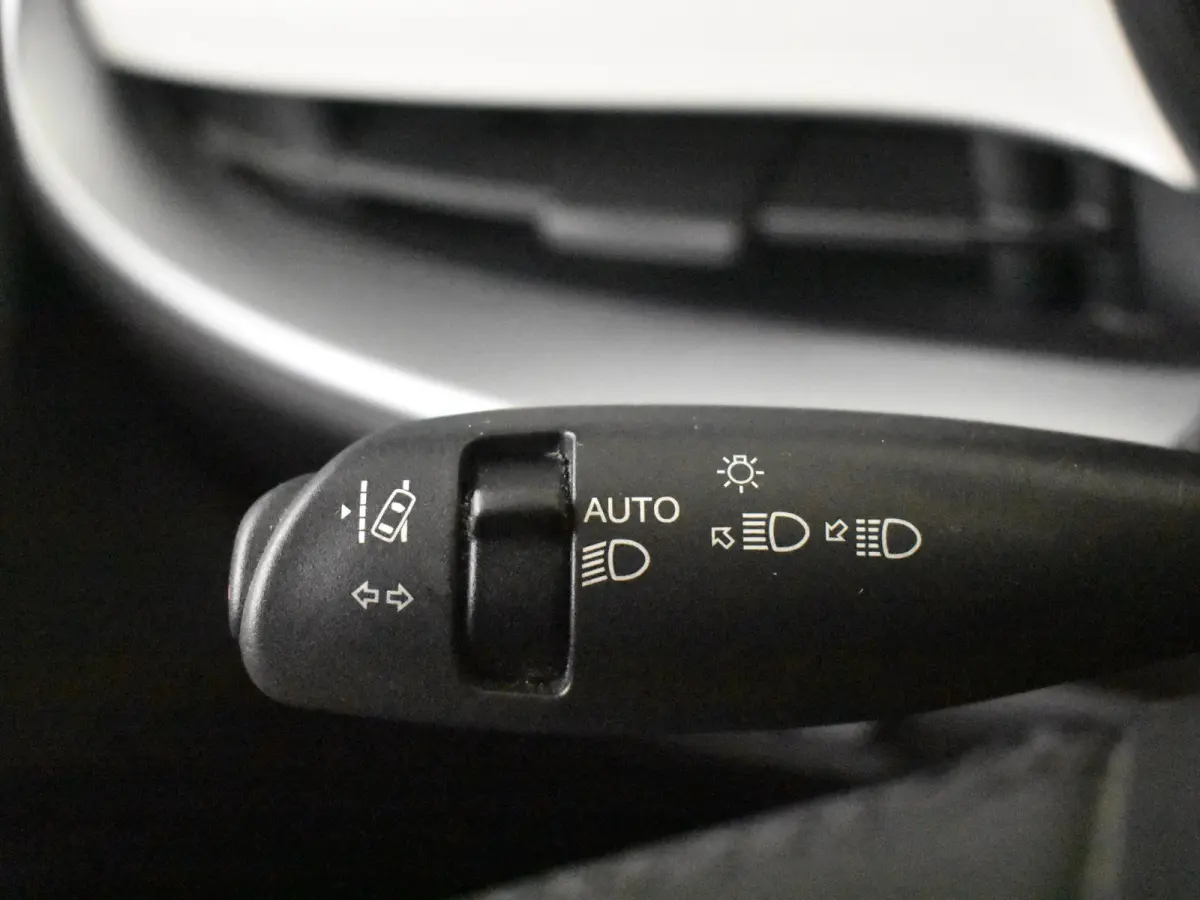 Lim. Icon | Achteruitrijcamera | Keyless | Apple car Android auto | Keyless | Cruise control | Navi | DAB | LED