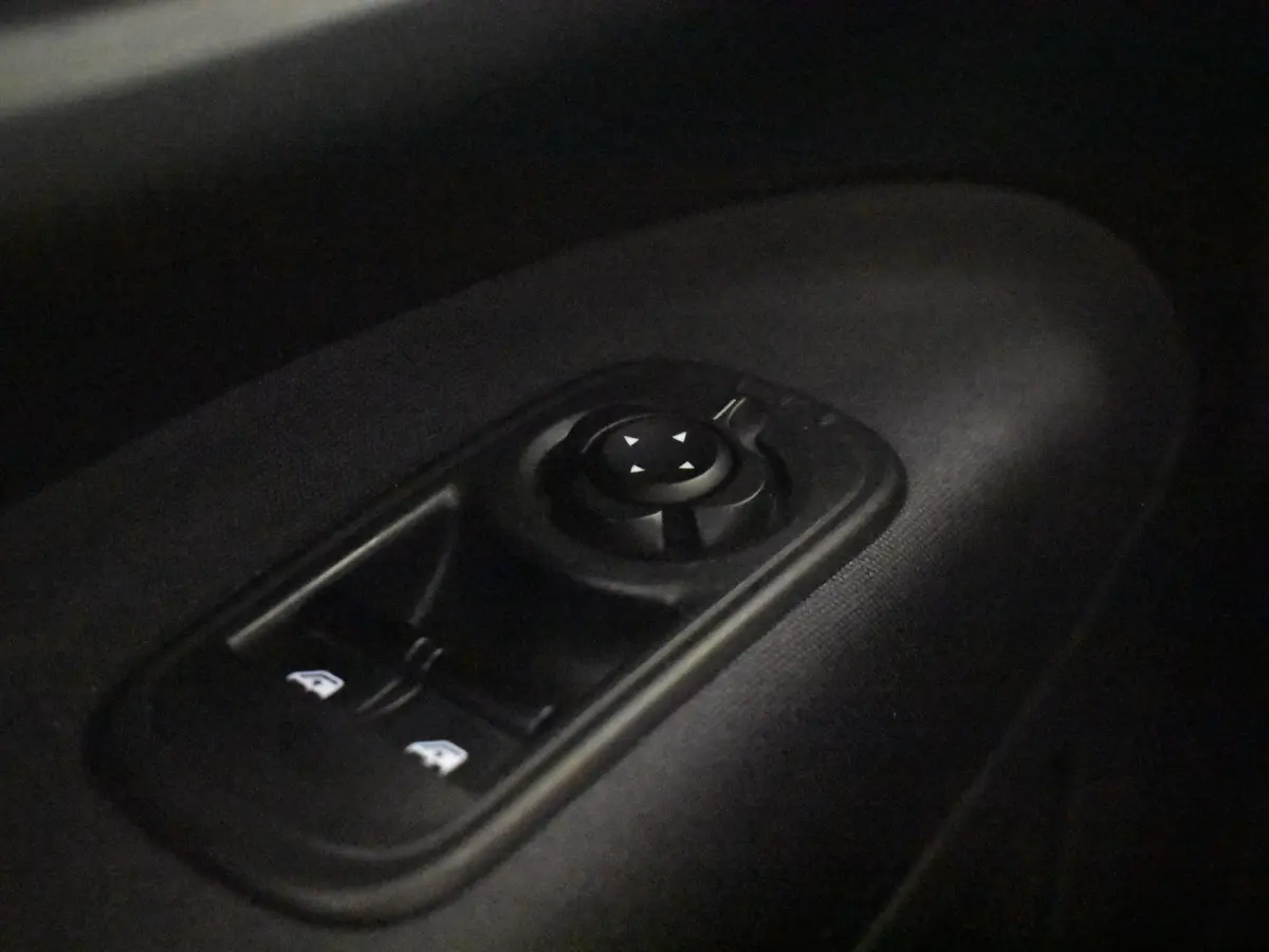 Lim. Icon | Achteruitrijcamera | Keyless | Apple car Android auto | Keyless | Cruise control | Navi | DAB | LED