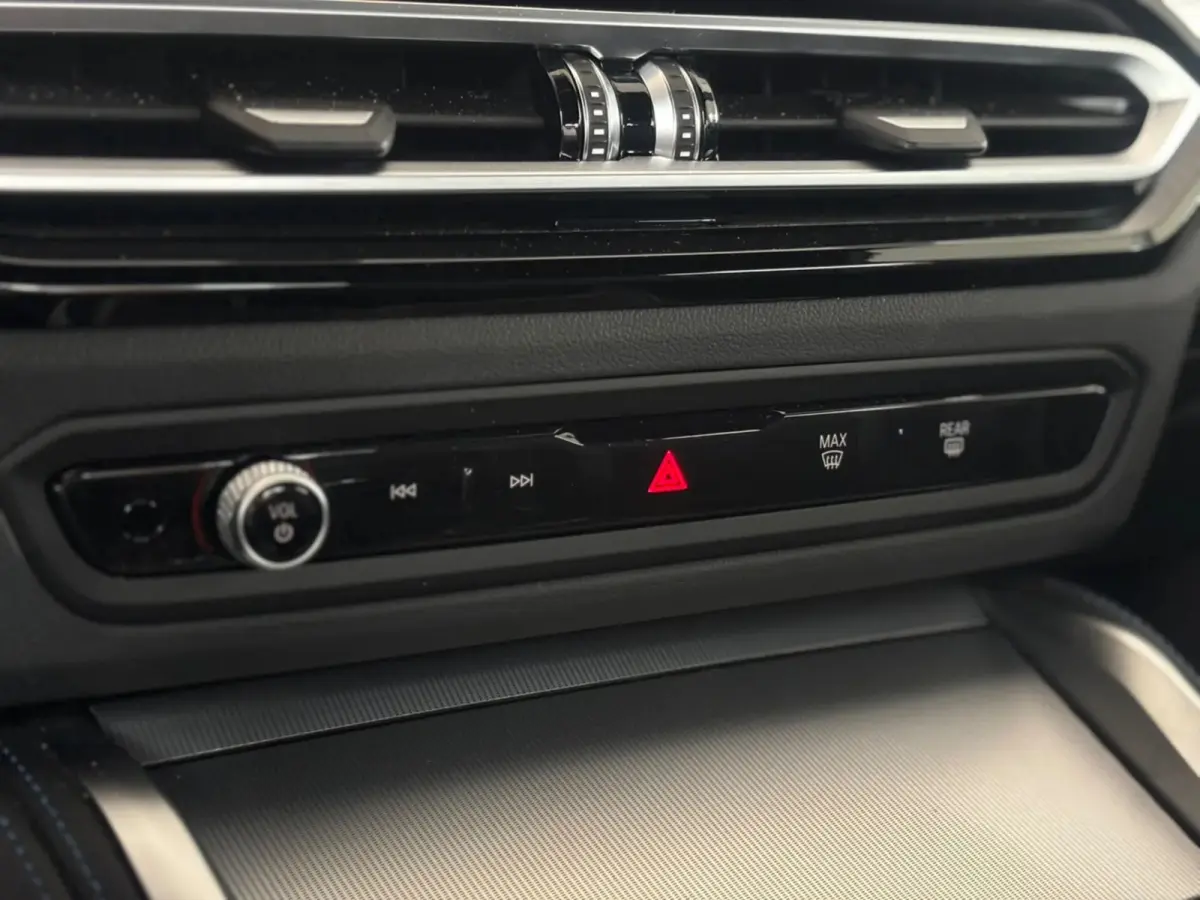 EDrive40 84 kWh M-sport(1e Eig, Dealer OndH, NL-auto, Harman/Kardon, SfeerV, 360 Camera, Lane Assit, Active Cruise, Etc)