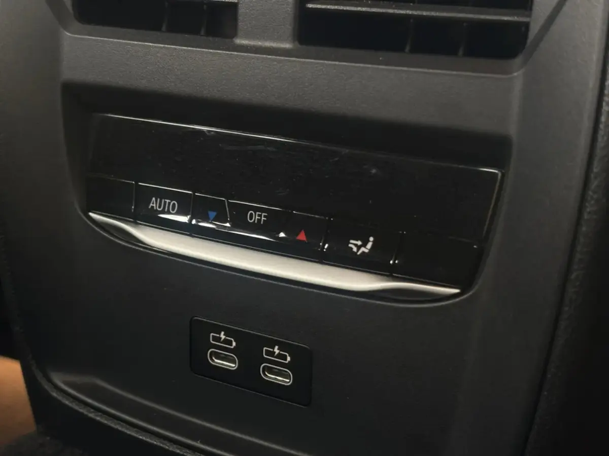 EDrive40 84 kWh M-sport(1e Eig, Dealer OndH, NL-auto, Harman/Kardon, SfeerV, 360 Camera, Lane Assit, Active Cruise, Etc)
