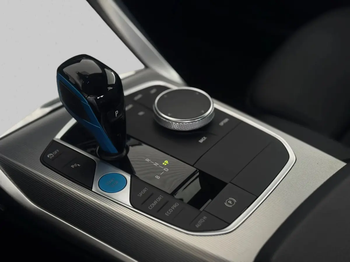 EDrive40 84 kWh M-sport(1e Eig, Dealer OndH, NL-auto, Harman/Kardon, SfeerV, 360 Camera, Lane Assit, Active Cruise, Etc)