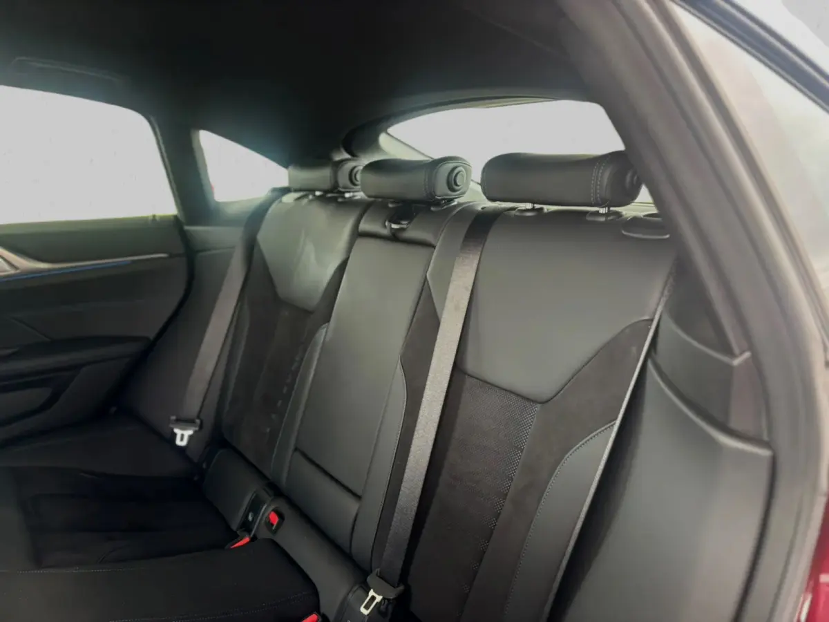 EDrive40 84 kWh M-sport(1e Eig, Dealer OndH, NL-auto, Harman/Kardon, SfeerV, 360 Camera, Lane Assit, Active Cruise, Etc)