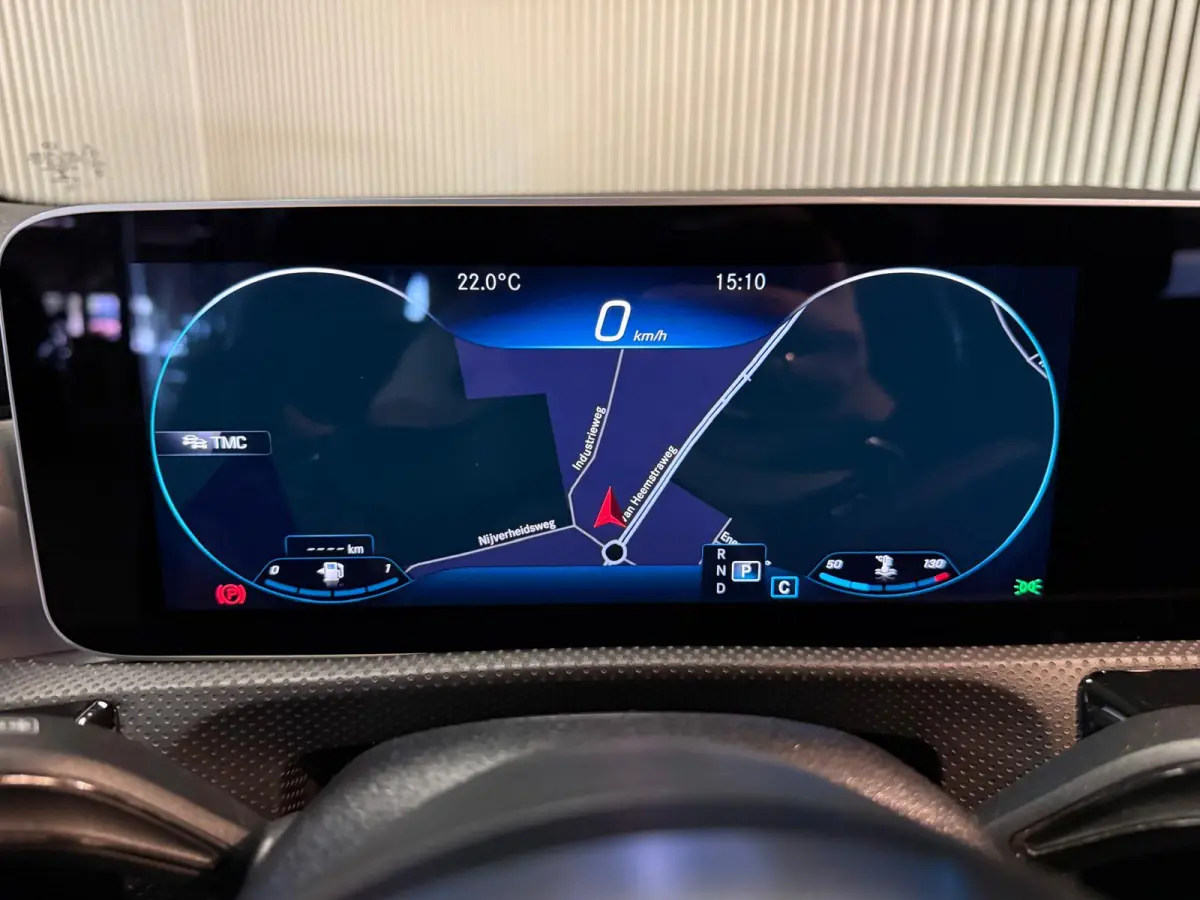 200 Sedan AMG STYLING-PANORAMA-NIGHT-CAMERA-WIDESCREEN-APPLE CARPLAY