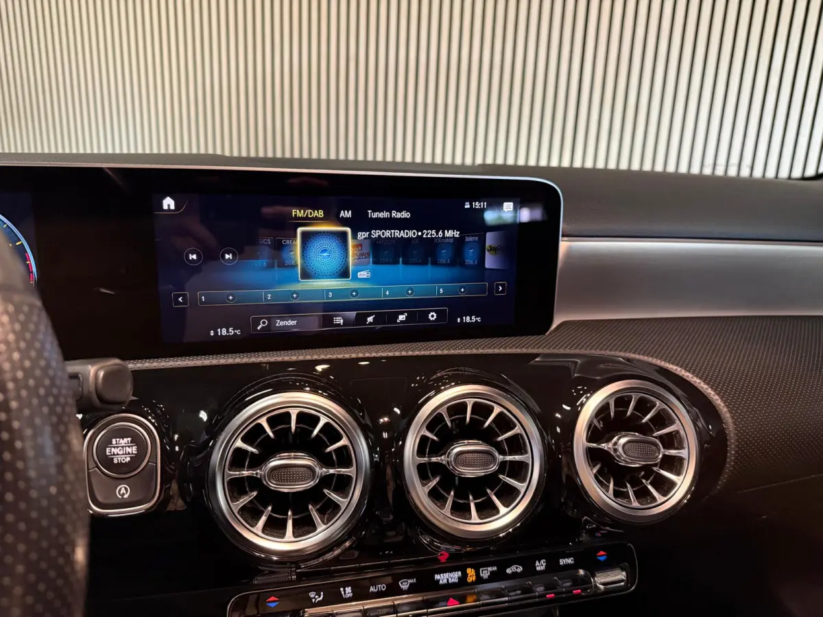 200 Sedan AMG STYLING-PANORAMA-NIGHT-CAMERA-WIDESCREEN-APPLE CARPLAY