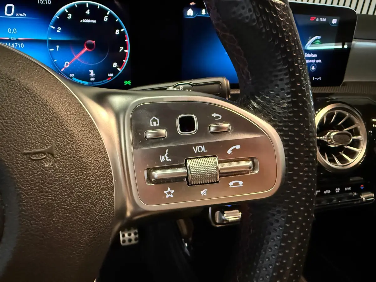 200 Sedan AMG STYLING-PANORAMA-NIGHT-CAMERA-WIDESCREEN-APPLE CARPLAY