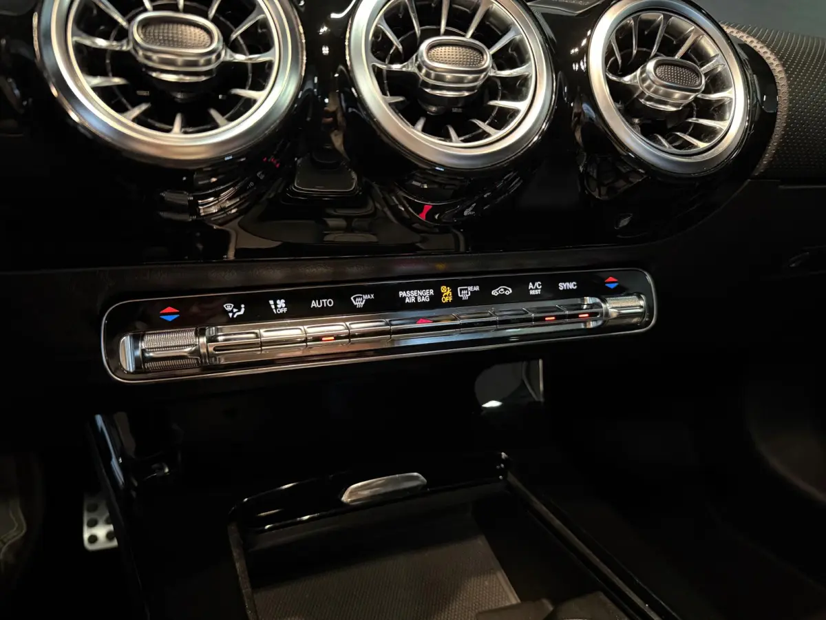 200 Sedan AMG STYLING-PANORAMA-NIGHT-CAMERA-WIDESCREEN-APPLE CARPLAY