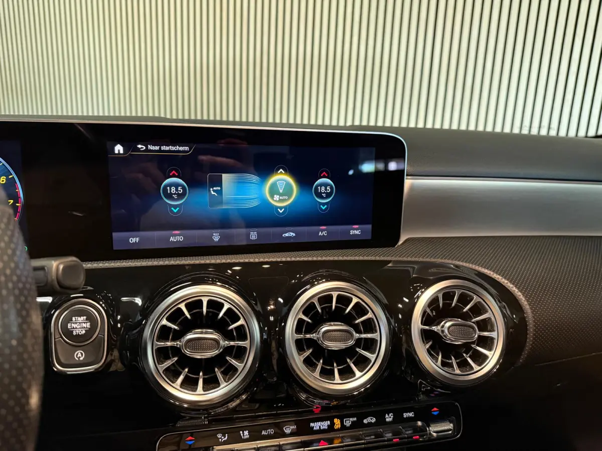 200 Sedan AMG STYLING-PANORAMA-NIGHT-CAMERA-WIDESCREEN-APPLE CARPLAY