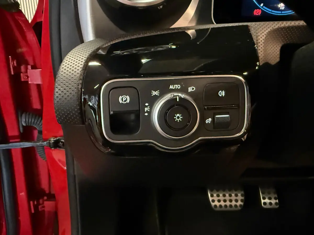 200 Sedan AMG STYLING-PANORAMA-NIGHT-CAMERA-WIDESCREEN-APPLE CARPLAY