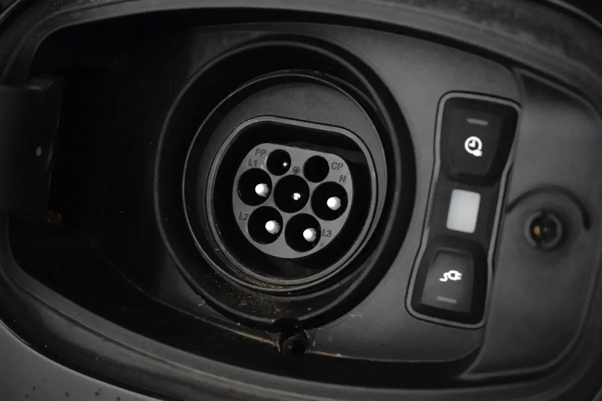 3.0 E-HYBRID 469PK / NAVI / LEDER / CLIMA / LED-MATRIX / 1E EIGENAAR / ORG. NL / BTW AUTO / PANO. DAK / 22" LMV / SOFT-CLOSE / SPORT CHRONO / BOSE / ACHTERASBESTURING / RACE-TEX CARBON STUUR