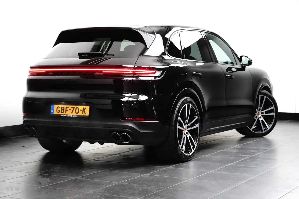 3.0 E-HYBRID 469PK / NAVI / LEDER / CLIMA / LED-MATRIX / 1E EIGENAAR / ORG. NL / BTW AUTO / PANO. DAK / 22" LMV / SOFT-CLOSE / SPORT CHRONO / BOSE / ACHTERASBESTURING / RACE-TEX CARBON STUUR