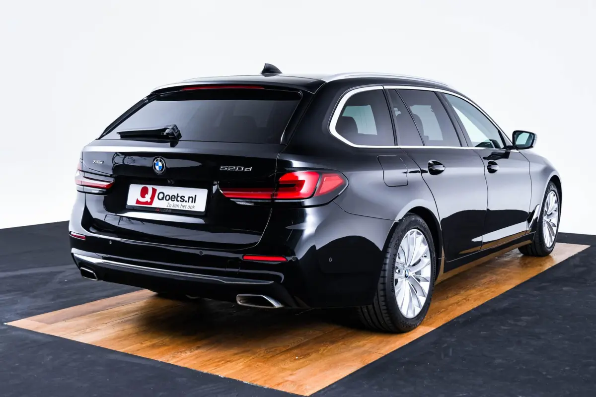 520d xDrive High Executive Luxury Line - Trekhaak - Panoramadak - zonneschermen - Getinte ruiten - Parking Assistant - BMW Live Cockpit Professional - Elektrisch verwarmde voorstoelen -