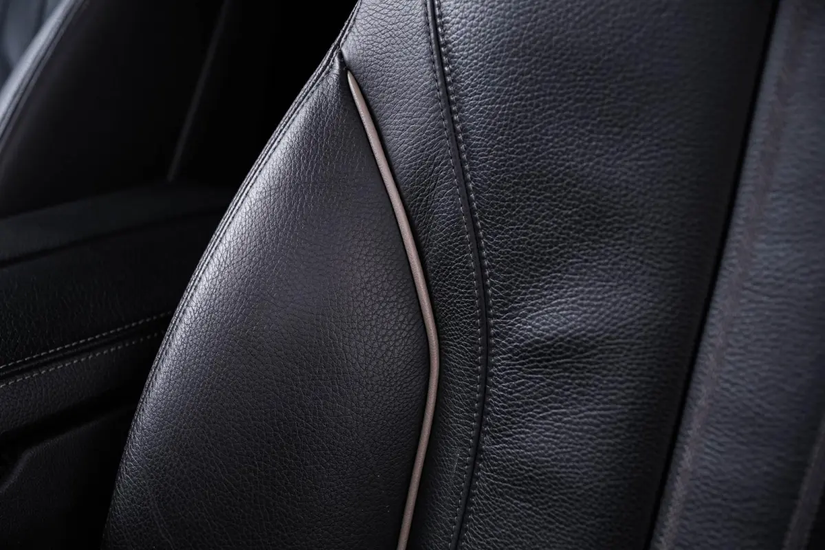 520d xDrive High Executive Luxury Line - Trekhaak - Panoramadak - zonneschermen - Getinte ruiten - Parking Assistant - BMW Live Cockpit Professional - Elektrisch verwarmde voorstoelen -