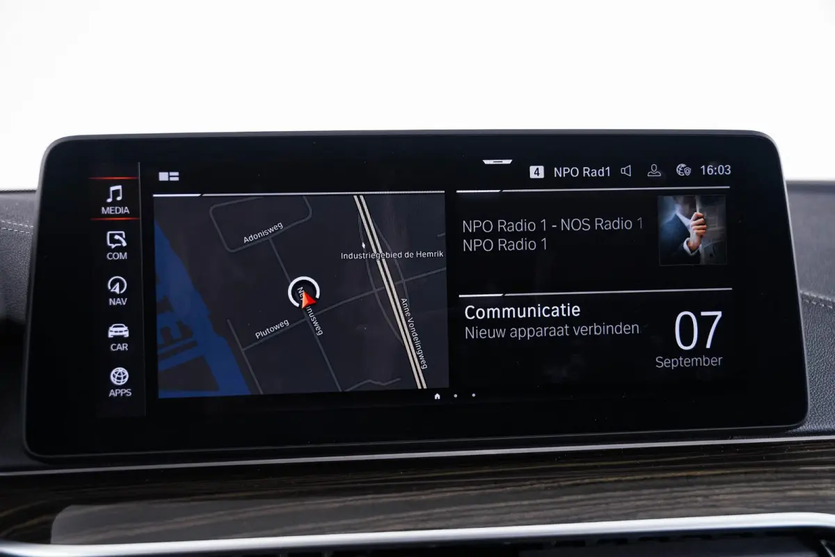 520d xDrive High Executive Luxury Line - Trekhaak - Panoramadak - zonneschermen - Getinte ruiten - Parking Assistant - BMW Live Cockpit Professional - Elektrisch verwarmde voorstoelen -