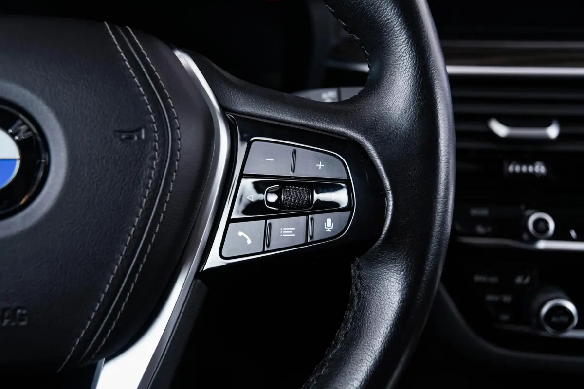 520d xDrive High Executive Luxury Line - Trekhaak - Panoramadak - zonneschermen - Getinte ruiten - Parking Assistant - BMW Live Cockpit Professional - Elektrisch verwarmde voorstoelen -