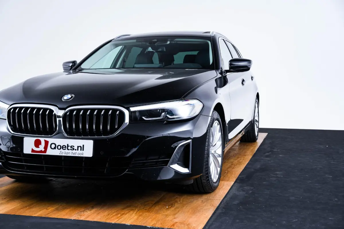 520d xDrive High Executive Luxury Line - Trekhaak - Panoramadak - zonneschermen - Getinte ruiten - Parking Assistant - BMW Live Cockpit Professional - Elektrisch verwarmde voorstoelen -