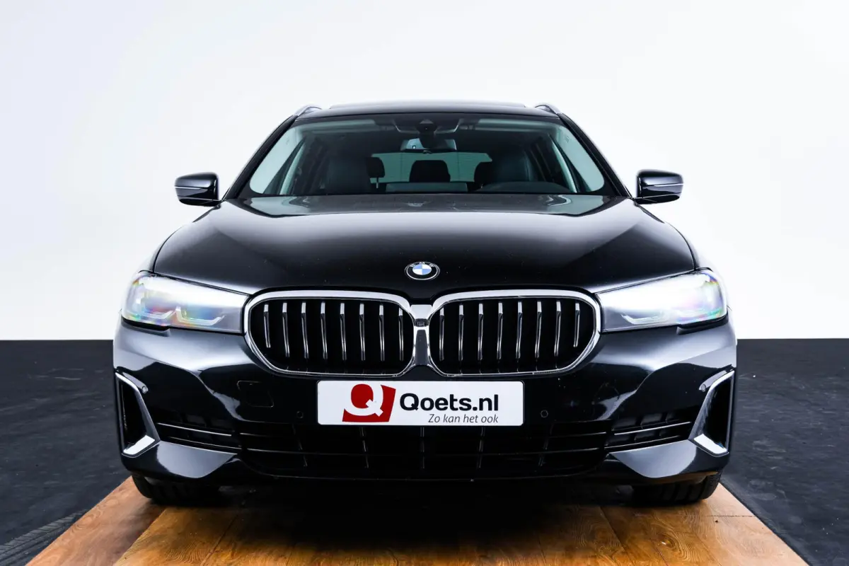 520d xDrive High Executive Luxury Line - Trekhaak - Panoramadak - zonneschermen - Getinte ruiten - Parking Assistant - BMW Live Cockpit Professional - Elektrisch verwarmde voorstoelen -