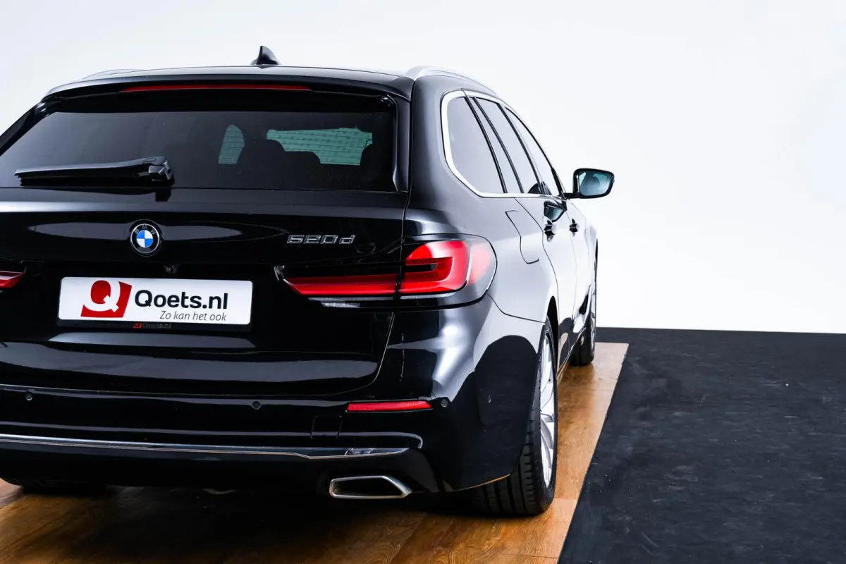 520d xDrive High Executive Luxury Line - Trekhaak - Panoramadak - zonneschermen - Getinte ruiten - Parking Assistant - BMW Live Cockpit Professional - Elektrisch verwarmde voorstoelen -
