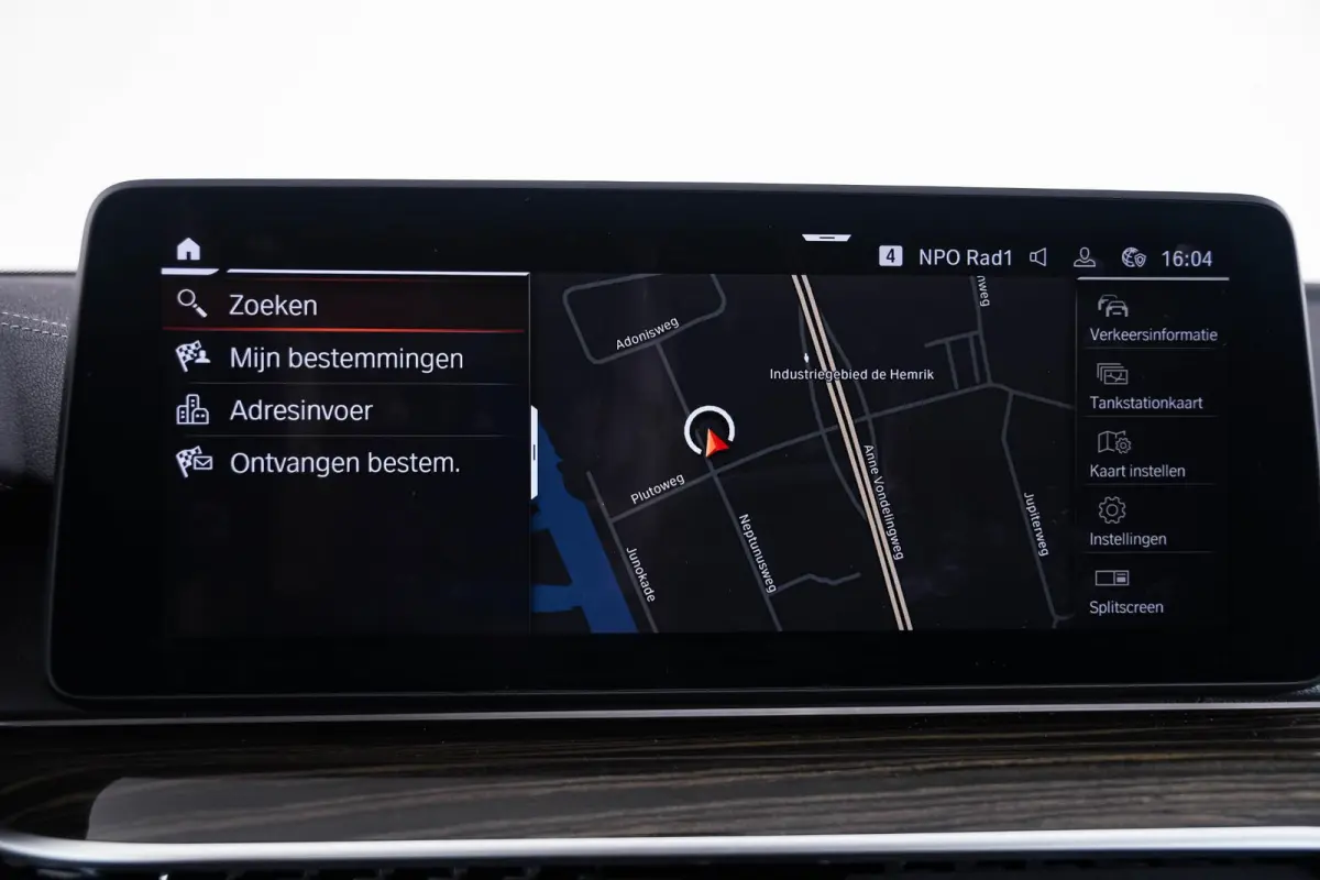 520d xDrive High Executive Luxury Line - Trekhaak - Panoramadak - zonneschermen - Getinte ruiten - Parking Assistant - BMW Live Cockpit Professional - Elektrisch verwarmde voorstoelen -