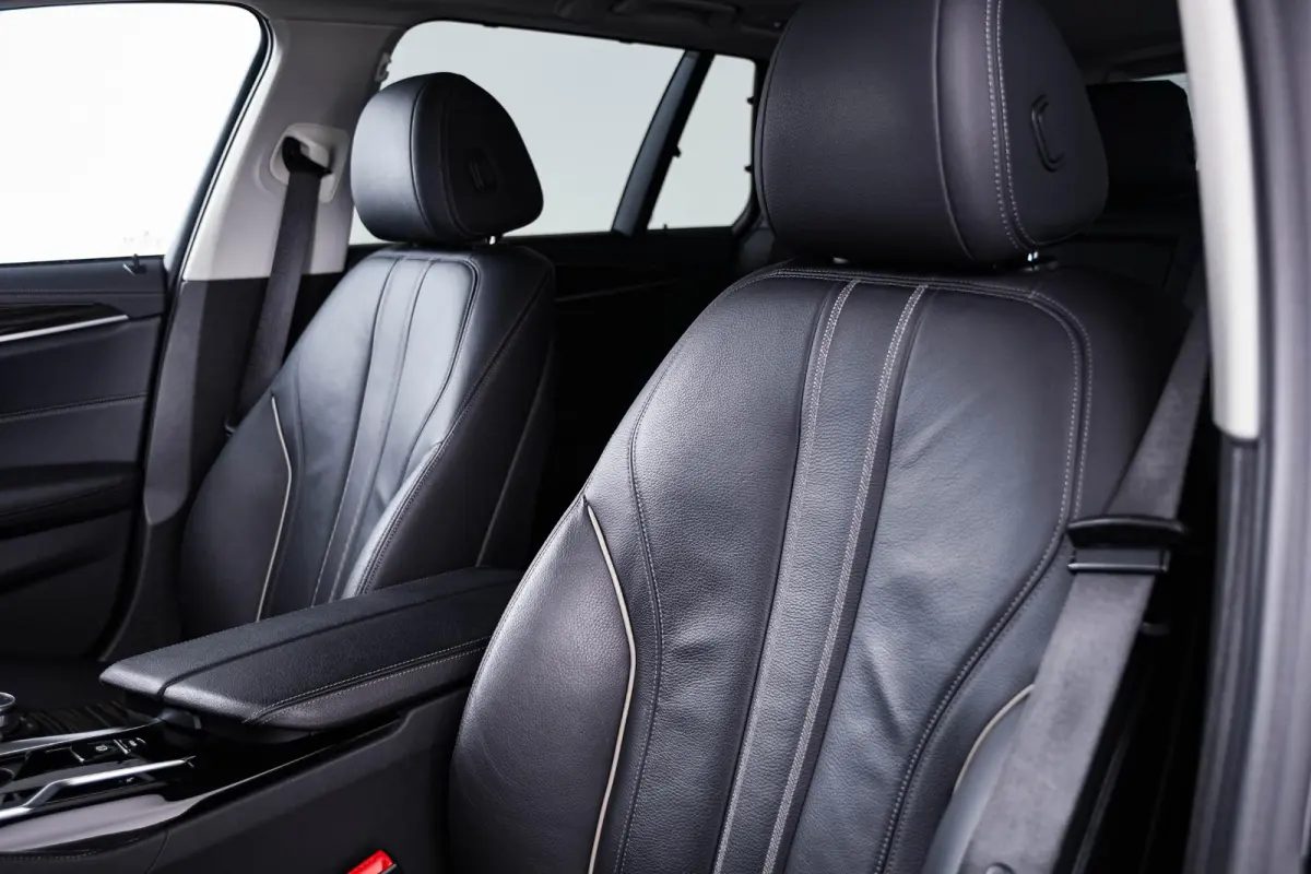 520d xDrive High Executive Luxury Line - Trekhaak - Panoramadak - zonneschermen - Getinte ruiten - Parking Assistant - BMW Live Cockpit Professional - Elektrisch verwarmde voorstoelen -
