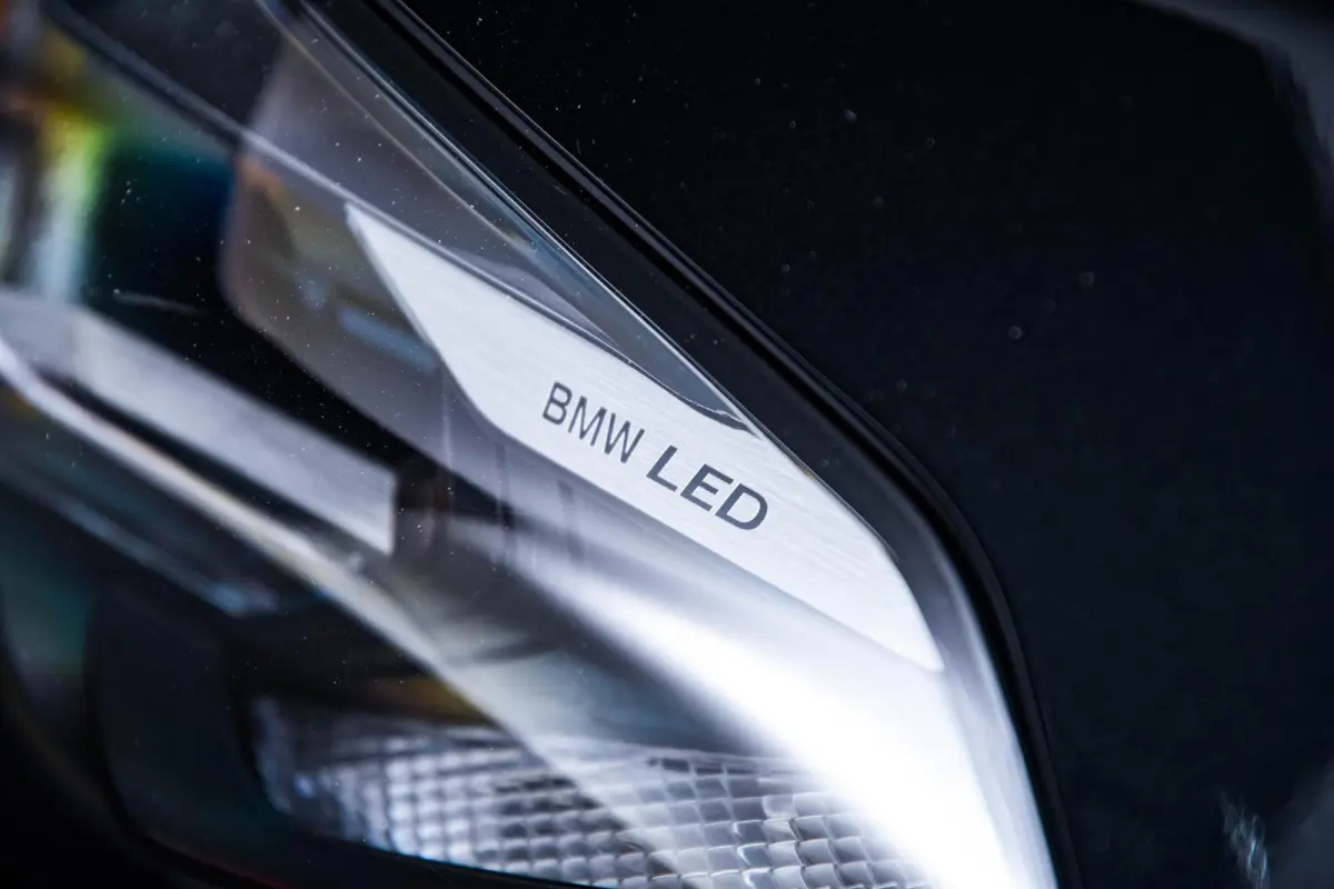 520d xDrive High Executive Luxury Line - Trekhaak - Panoramadak - zonneschermen - Getinte ruiten - Parking Assistant - BMW Live Cockpit Professional - Elektrisch verwarmde voorstoelen -