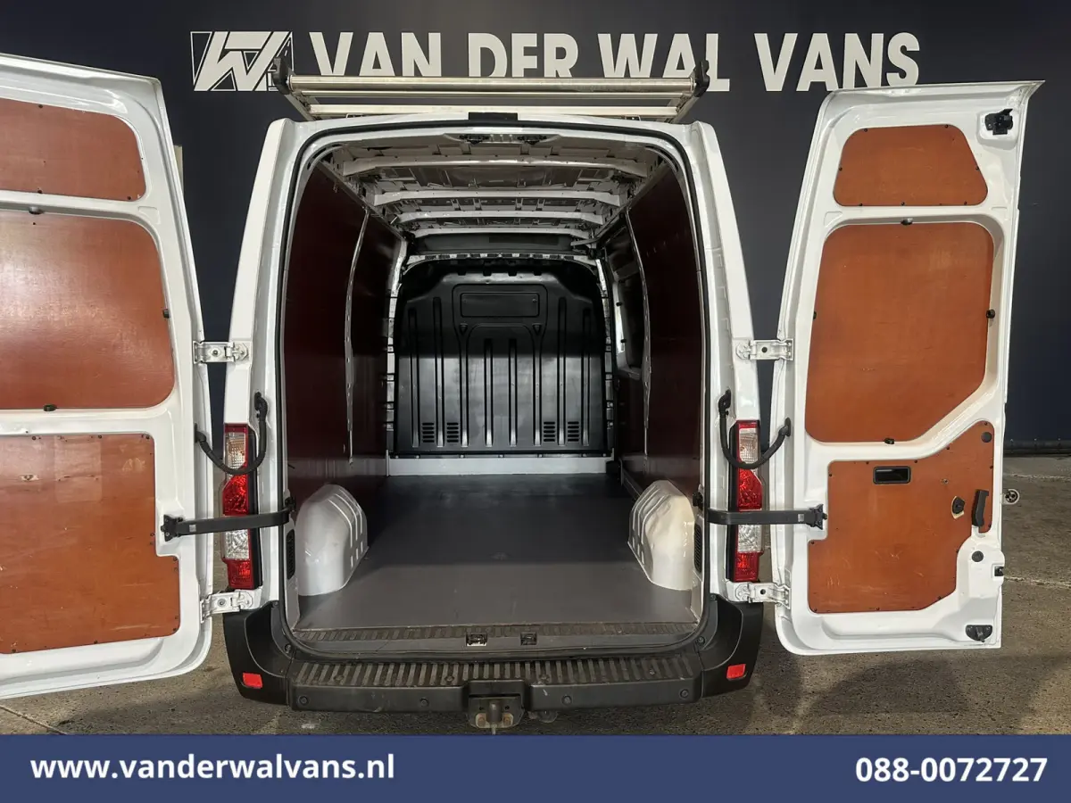 2.3 CDTI 146pk L2H2 Euro6 Airco | Camera | Omvormer | Imperiaal | Navigatie 2500kg Trekhaak, Cruisecontrol, Parkeersensoren, Bijrijdersbank