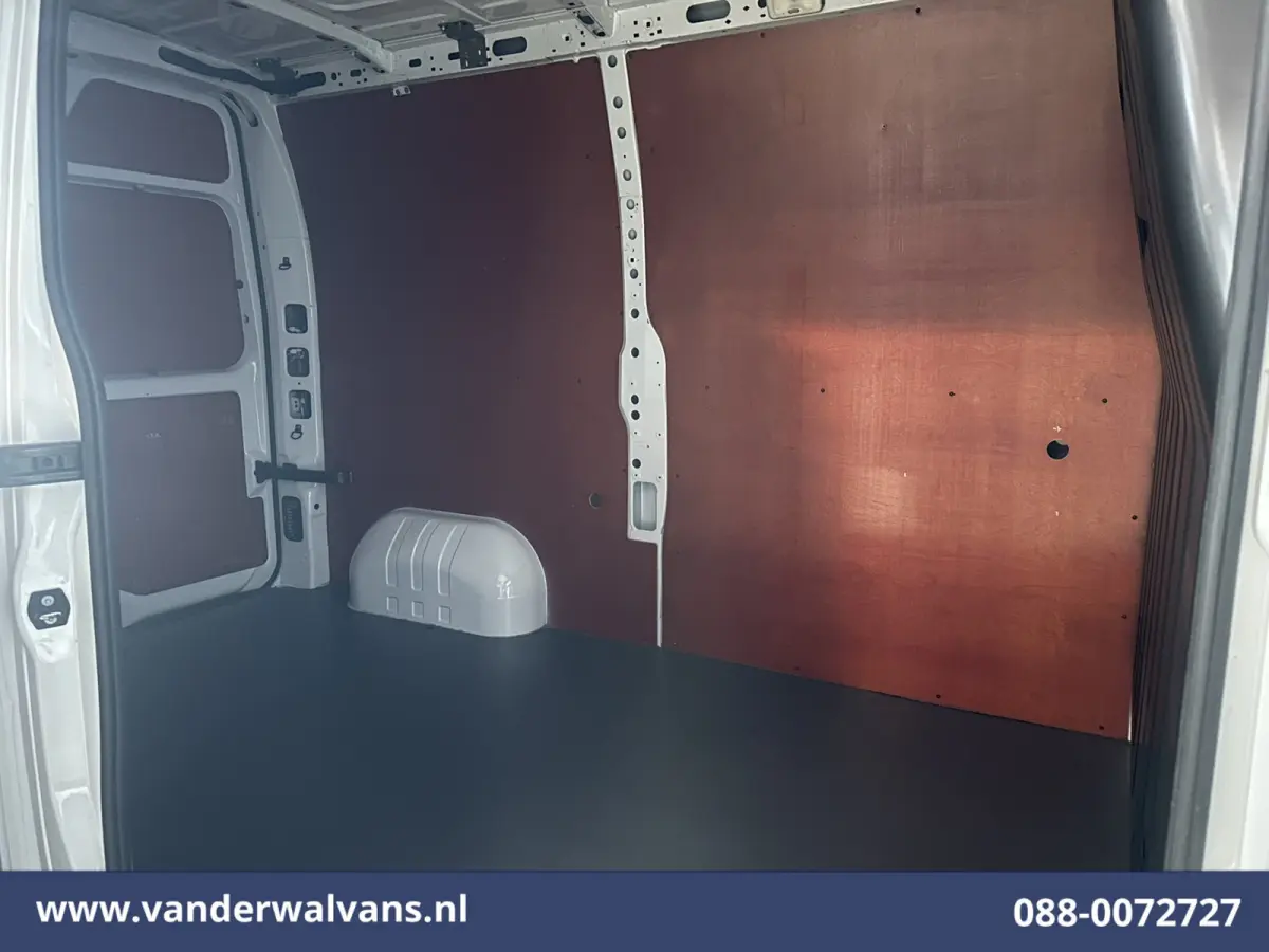2.3 CDTI 146pk L2H2 Euro6 Airco | Camera | Omvormer | Imperiaal | Navigatie 2500kg Trekhaak, Cruisecontrol, Parkeersensoren, Bijrijdersbank