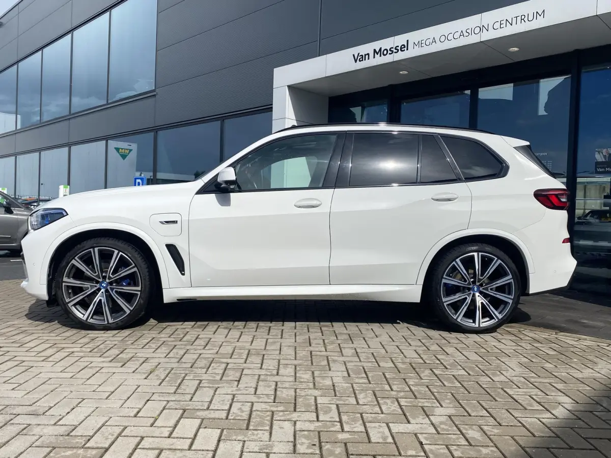 xDrive45e High Executive | TREKHAAK | PANORAMADAK | SOFTCLOSE | LASER LED | LUCHTVERING | ADAPTIEF ONDERSTEL | 360 CAMERA | VOL LEDER | STOEL-STUURVERWARMING | MEMORY STOELEN | NAVIGATIE | C