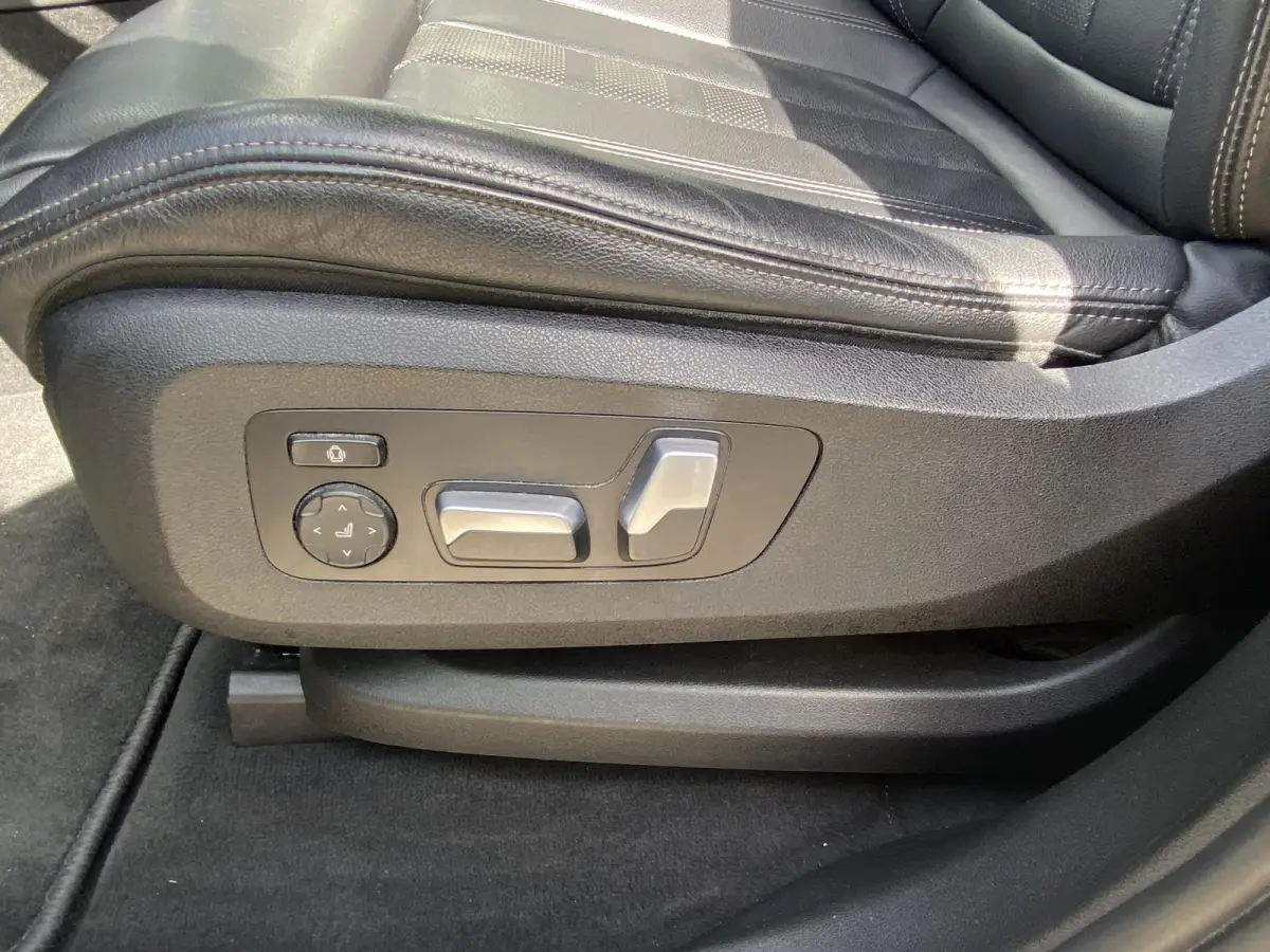 xDrive45e High Executive | TREKHAAK | PANORAMADAK | SOFTCLOSE | LASER LED | LUCHTVERING | ADAPTIEF ONDERSTEL | 360 CAMERA | VOL LEDER | STOEL-STUURVERWARMING | MEMORY STOELEN | NAVIGATIE | C