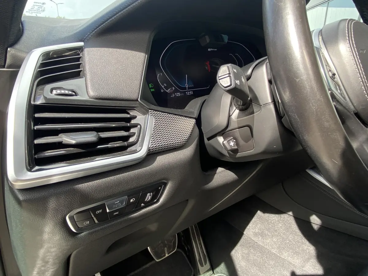 xDrive45e High Executive | TREKHAAK | PANORAMADAK | SOFTCLOSE | LASER LED | LUCHTVERING | ADAPTIEF ONDERSTEL | 360 CAMERA | VOL LEDER | STOEL-STUURVERWARMING | MEMORY STOELEN | NAVIGATIE | C