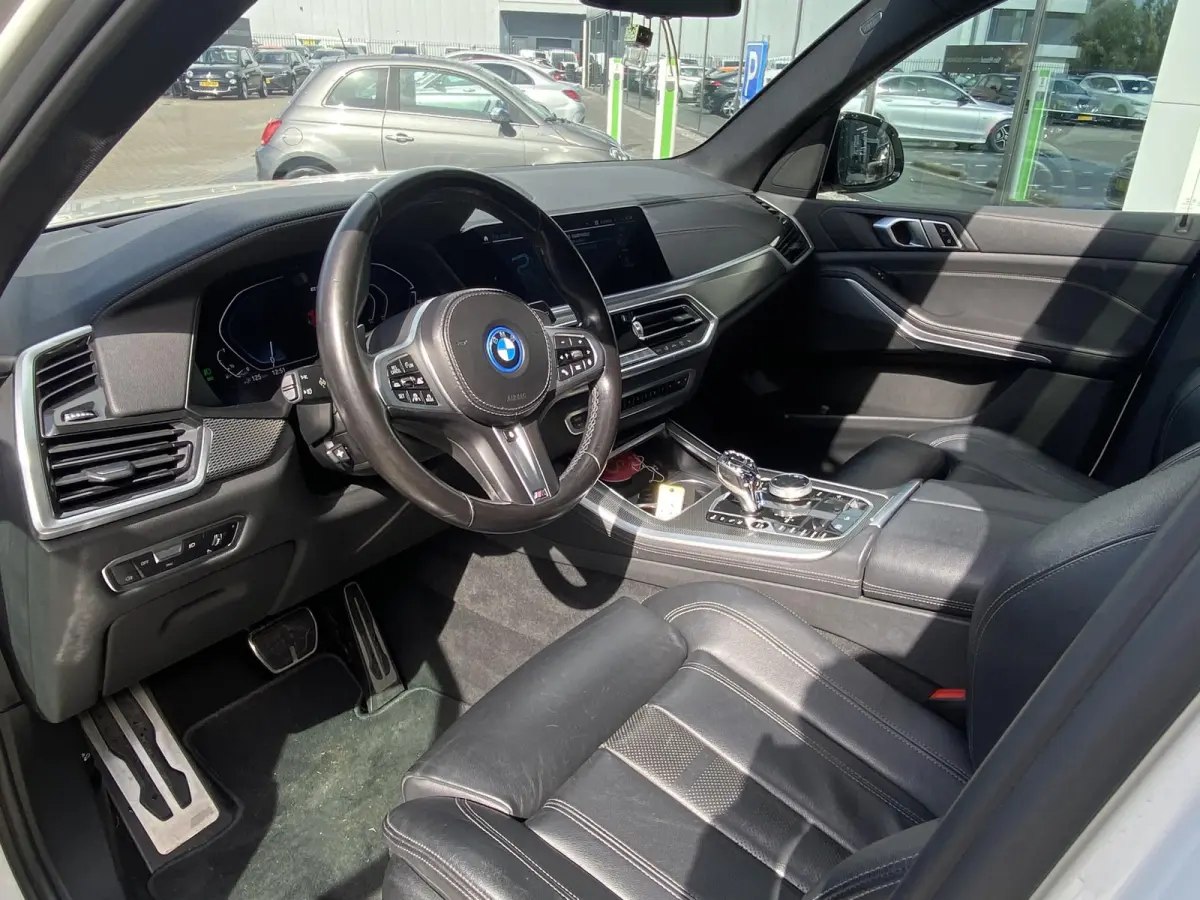 xDrive45e High Executive | TREKHAAK | PANORAMADAK | SOFTCLOSE | LASER LED | LUCHTVERING | ADAPTIEF ONDERSTEL | 360 CAMERA | VOL LEDER | STOEL-STUURVERWARMING | MEMORY STOELEN | NAVIGATIE | C