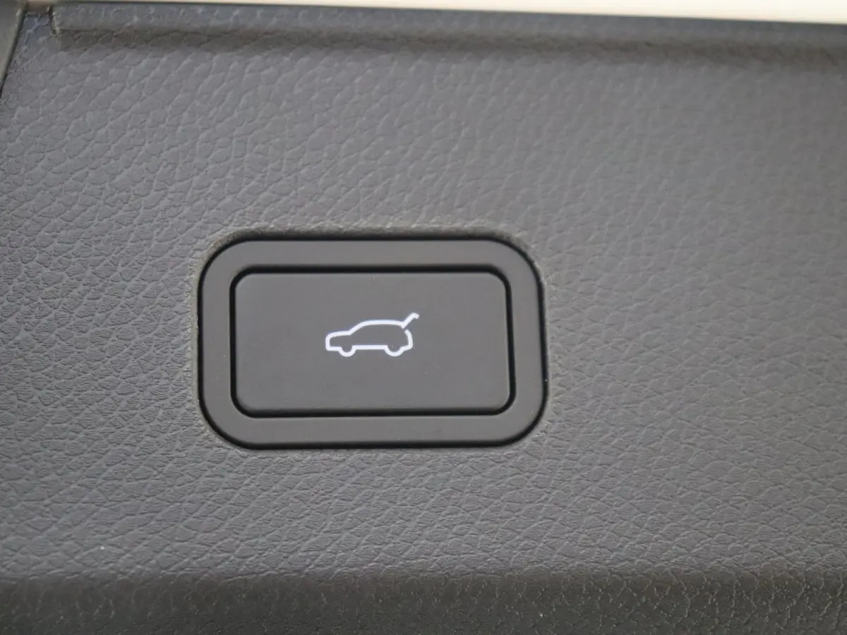 Brabus / Drive Pilot / Stuurwiel- & Stoelverwarming voor- & achterin / Head-Up Display / Sennheiser Audio / Panoramadak / 3e display